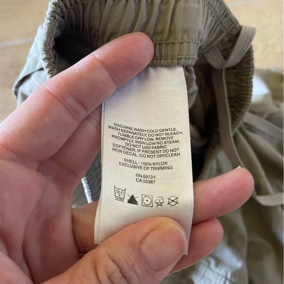 Columbia 5” inseam Casual Tan hiking Shorts women’s medium - Picture 9 of 9